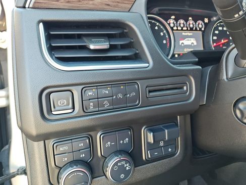 Used 2021 Chevrolet Tahoe Z71 w/ Z71 Off-Road Package AWD/4WD image 22