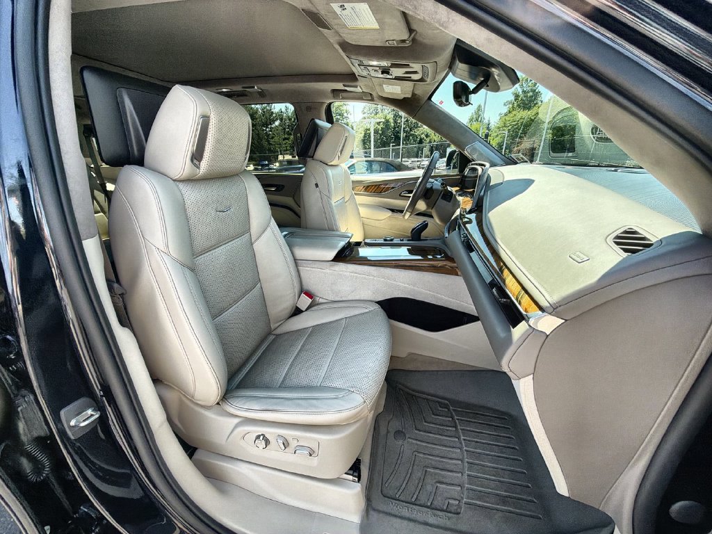 Used 2023 Cadillac Escalade Sport Platinum AWD/4WD image 22