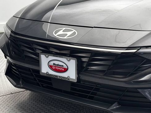Used 2024 Hyundai Elantra SEL w/ Convenience Package FWD image 2