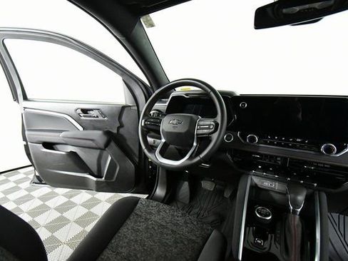 Used 2024 Chevrolet Colorado Z71 w/ Z71 Convenience Package 2 image 19