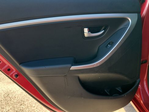 Used 2014 Hyundai Elantra GT w/ Option Group 03 image 11
