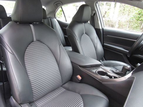 Used 2024 Toyota Camry SE FWD image 19