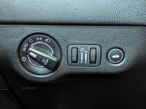 Used 2020 Chrysler 300 Limited image 26