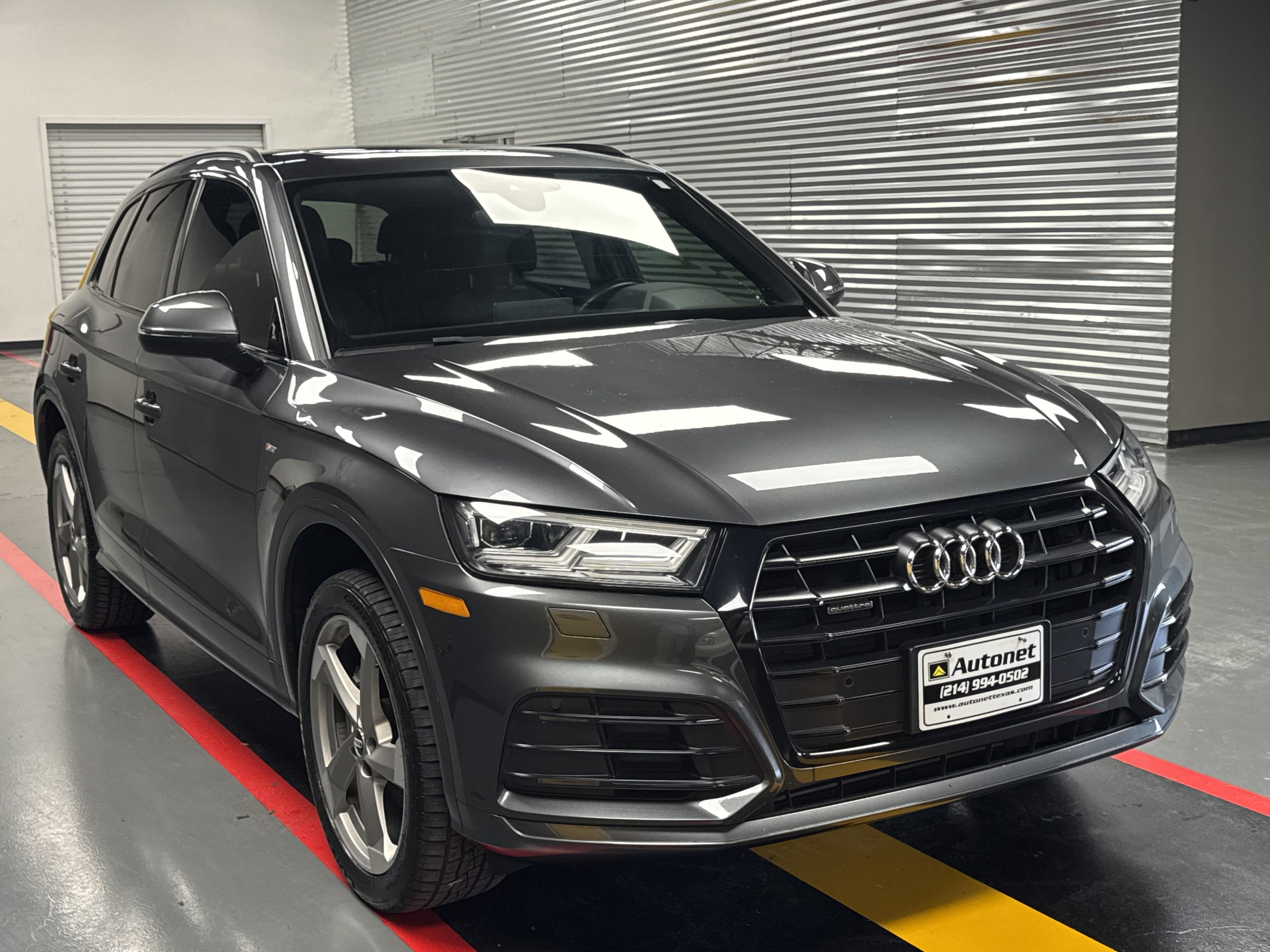 Used 2020 Audi Q5 2.0T Titanium Premium Plus AWD/4WD image 3