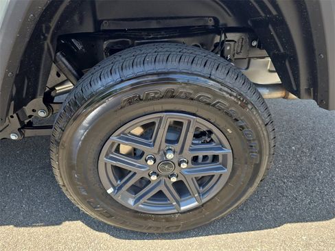 New 2025 Jeep Gladiator Sport image 32