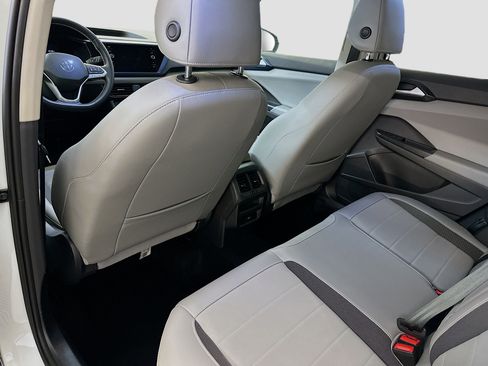 Used 2022 Volkswagen Taos SE w/ Panoramic Sunroof Package image 29