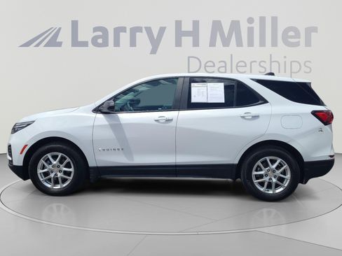 Used 2023 Chevrolet Equinox LS w/ LS Convenience Package FWD image 2
