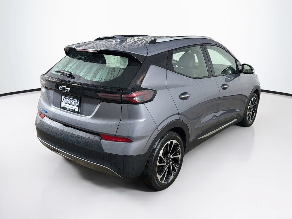 Used 2023 Chevrolet Bolt EUV Premier w/ Sun & Sound Package FWD image 5