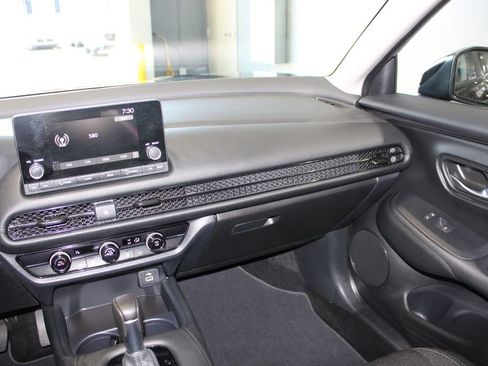 Certified 2025 Honda HR-V LX image 23