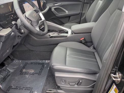 Used 2025 Audi Q5 Premium w/ Convenience Package image 16