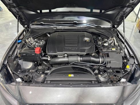 Used 2019 Jaguar XE Prestige AWD/4WD image 11