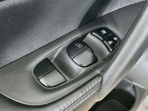 Used 2018 Nissan Rogue SL FWD image 30