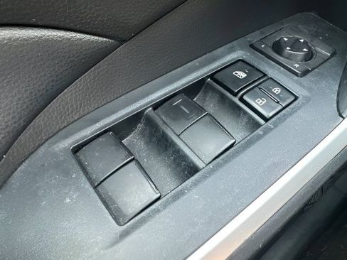 Used 2022 Toyota RAV4 LE w/ Carpet Mat Package (TMS) AWD/4WD image 15