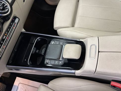 Used 2023 Mercedes-Benz GLB 250 4MATIC w/ Premium Package image 32