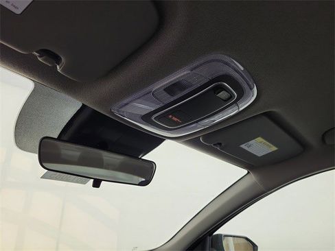 Used 2025 Hyundai Elantra Sport image 28