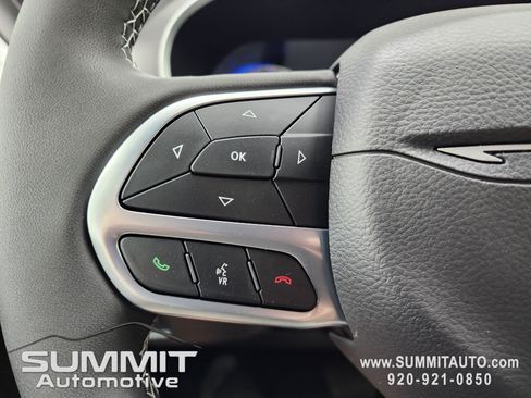 New 2027 Chrysler Pacifica Select AWD/4WD image 17