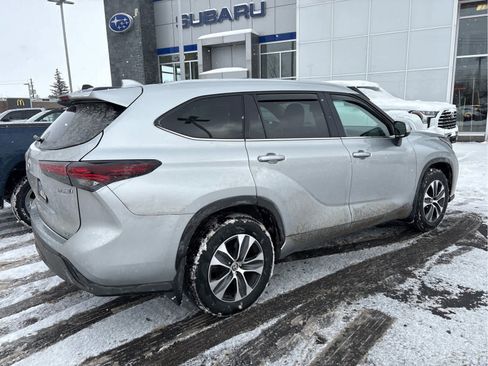 Used 2024 Toyota Highlander XLE image 4