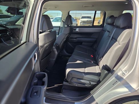 Certified 2025 Hyundai Santa Fe SEL image 19