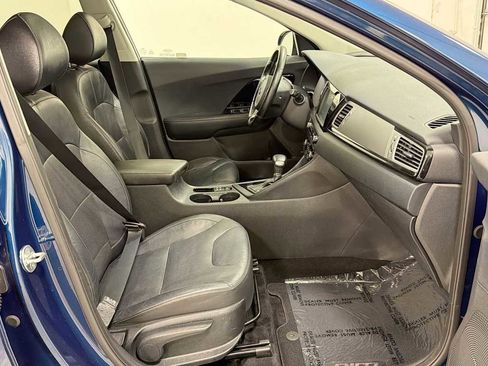 Used 2019 Kia Niro Touring FWD image 30