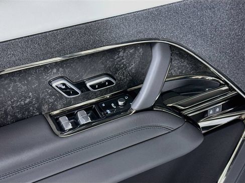 Used 2025 Land Rover Range Rover Sport Autobiography AWD/4WD image 23