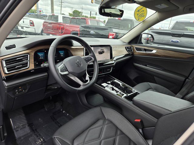 Used 2024 Volkswagen Atlas SE AWD/4WD image 2