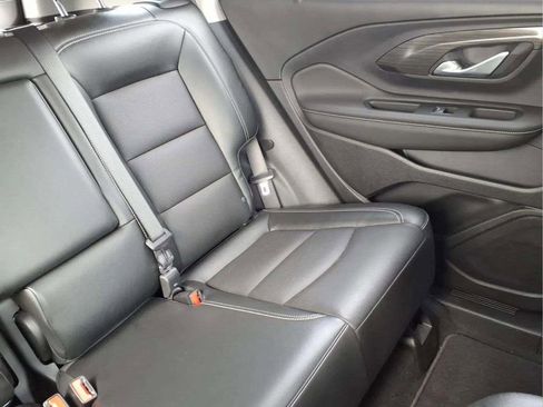 Used 2022 GMC Terrain SLT w/ LPO, 'HIT The Road' Package FWD image 18