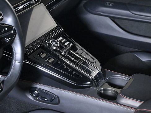 Used 2025 Aston Martin V8 Vantage Coupe image 18