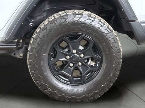 Used 2023 Jeep Wrangler Unlimited Rubicon 4xe AWD/4WD image 26