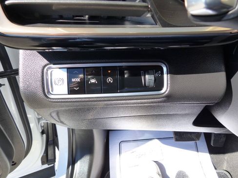 Used 2025 Buick Envision Avenir AWD/4WD image 27