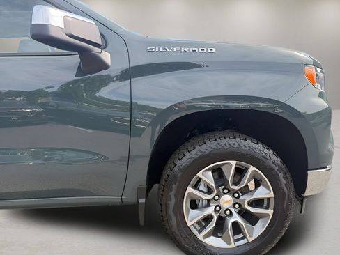 Used 2025 Chevrolet Silverado 1500 LT AWD/4WD image 25
