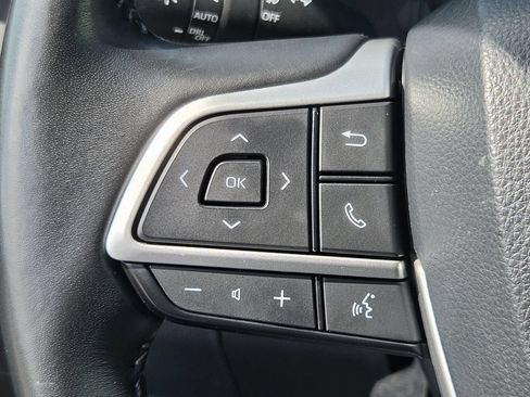 Used 2024 Toyota Highlander LE FWD image 24