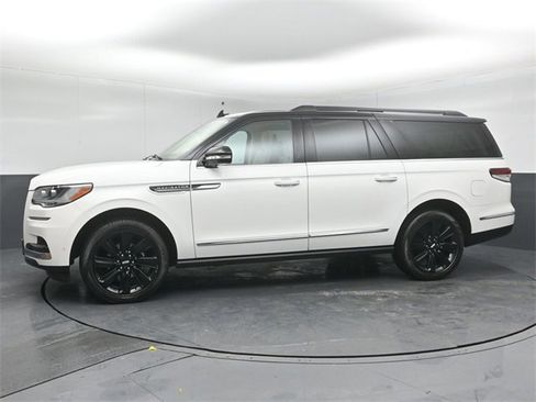 Used 2023 Lincoln Navigator L Black Label image 4