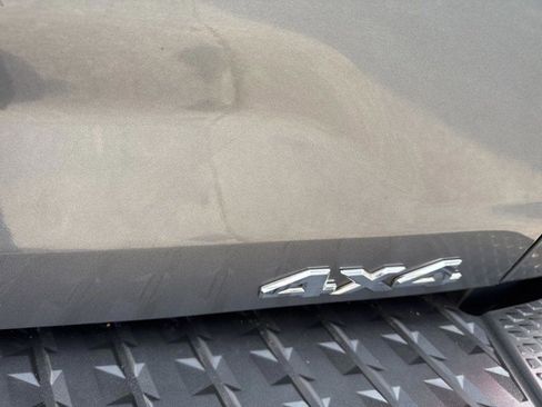 Used 2018 Nissan Titan S w/ S Utility Package image 21