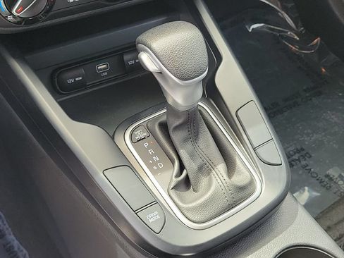 Used 2025 Kia Soul LX w/ LX Technology Package FWD image 25