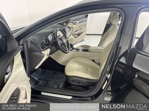 Used 2018 Buick Regal Essence w/ Driver Confidence Package #1 AWD/4WD image 11