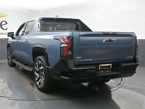Used 2025 Chevrolet Silverado EV RST AWD/4WD image 29