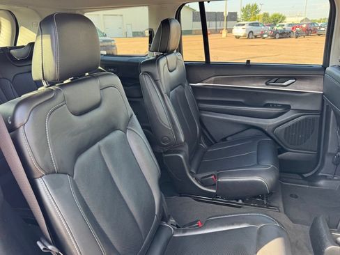 Used 2023 Jeep Grand Cherokee L Limited w/ Luxury Tech Group II AWD/4WD image 23