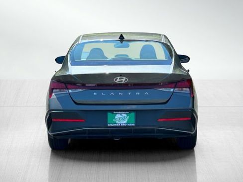 Used 2024 Hyundai Elantra SEL FWD image 5