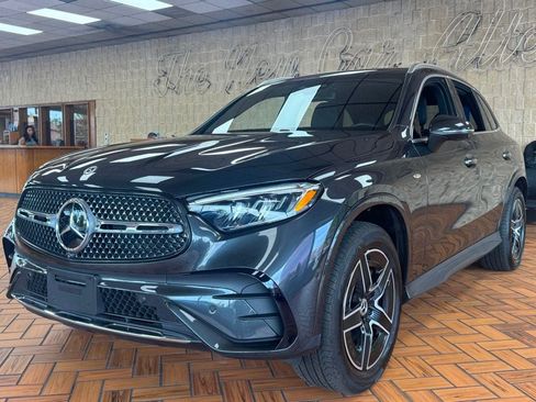 Used 2025 Mercedes-Benz GLC 350e 4MATIC w/ AMG Line image 4