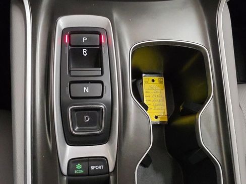 Used 2018 Honda Accord Touring image 11