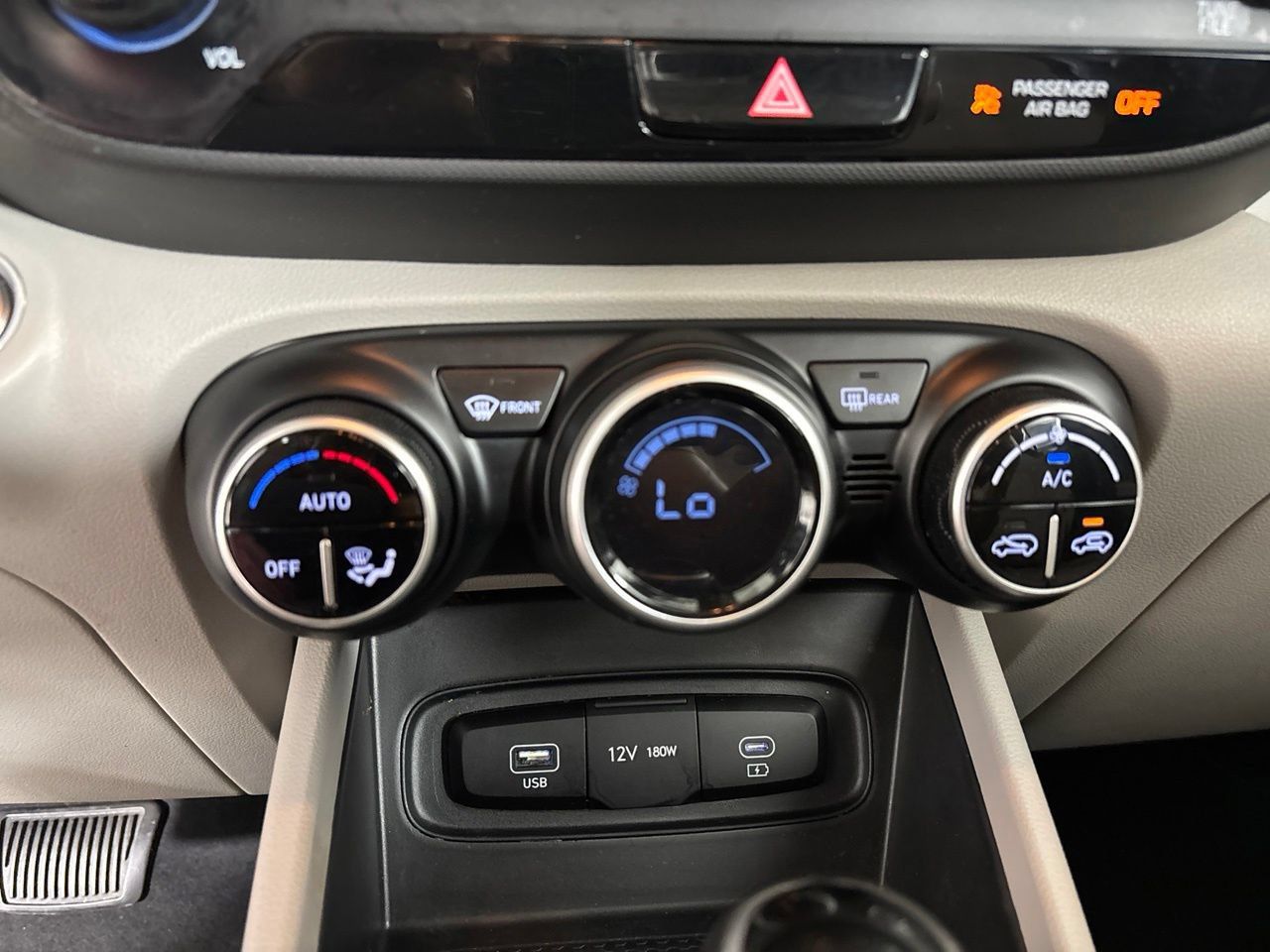 Used 2024 Hyundai Venue SEL FWD image 19