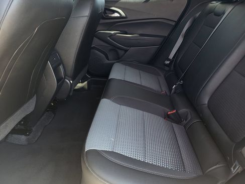 Used 2025 Chevrolet Trax LT w/ Driver Confidence Package FWD image 19