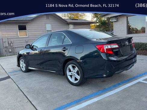 Used 2014 Toyota Camry L image 4