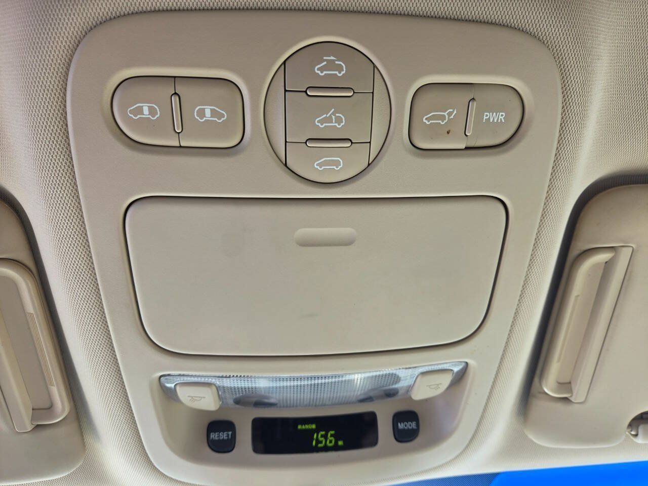 Used 2012 Kia Sedona EX w/ Luxury Pkg FWD image 19