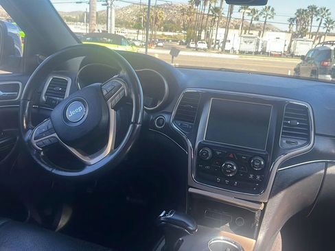 Used 2015 Jeep Grand Cherokee Limited w/ Luxury Group II image 14