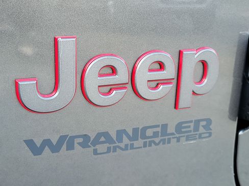 Used 2021 Jeep Wrangler Unlimited Rubicon AWD/4WD image 10