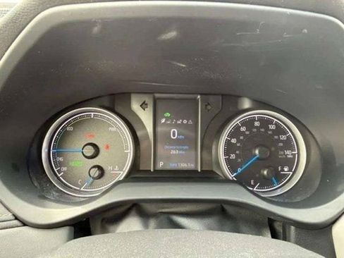 Used 2022 Toyota Venza LE AWD/4WD image 6