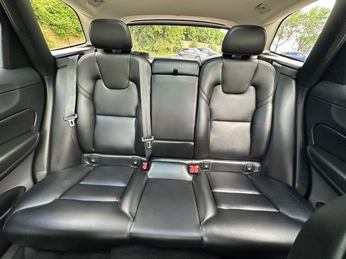 Used 2023 Volvo XC60 B5 Core w/ Climate Package AWD/4WD image 17