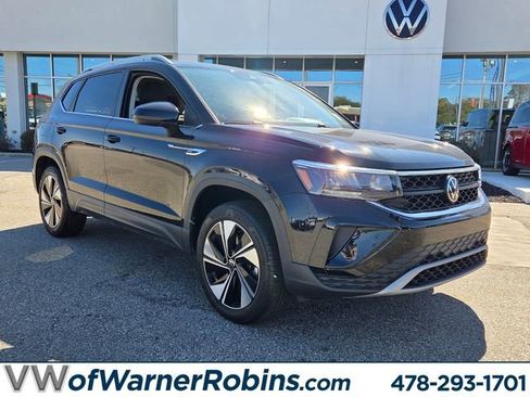 Used 2024 Volkswagen Taos SE image 1