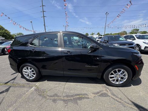 Used 2022 Chevrolet Equinox LS w/ Driver Confidence II Package AWD/4WD image 5